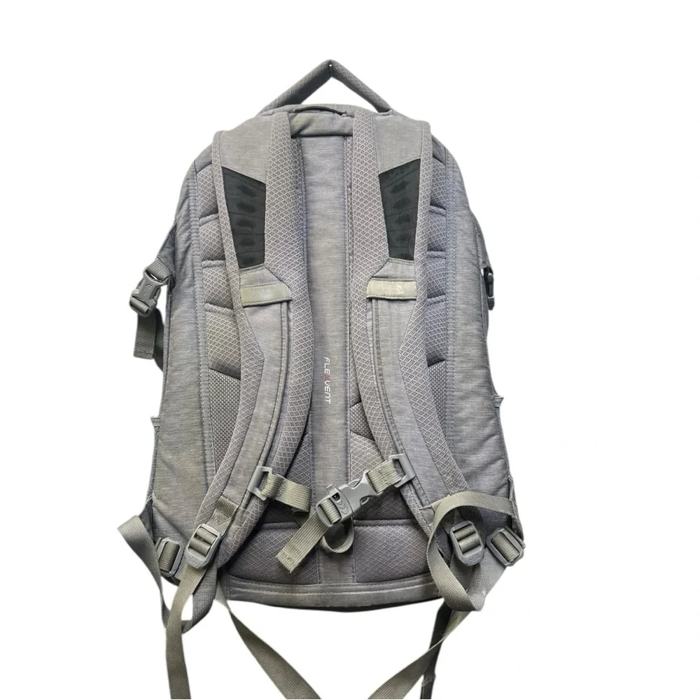 🎒 The North Face Gray “Mainntame” Backpack | Hiking Travel Daypack‎